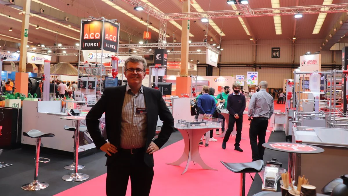 - Vi mærker klart en optimisme og investeringsvilje hernede, fortæller Torben T. Olesen, markedsdirektør i staldinventarfirmaet ACO Funki, på den igangværende FIGAN-messe i Midtspanien. Foto: Jørgen P. Jensen

