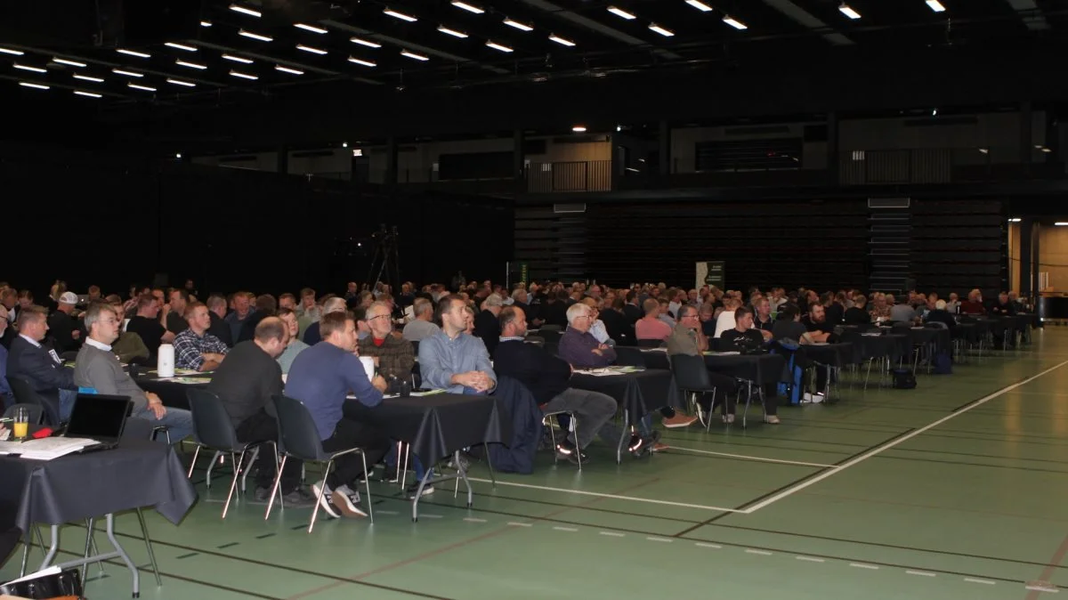 Omkring 550 deltagere havde fundet frem til Randers Arena, hvor Dansk Holstein indledte deres årsmøde.