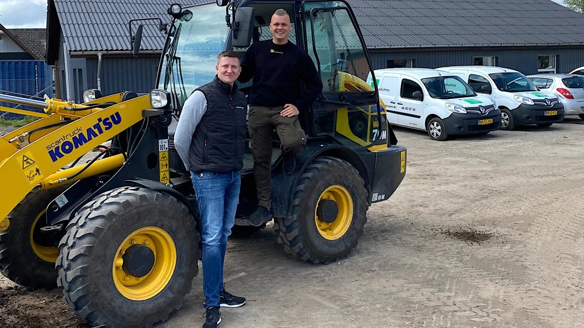 For Claus Larsen (th.) blev kontakten med Kenneth Knøfler, salgskonsulent i Scantruck A/S, begyndelsen på et samarbejde om Komatsu entreprenørmaskiner.