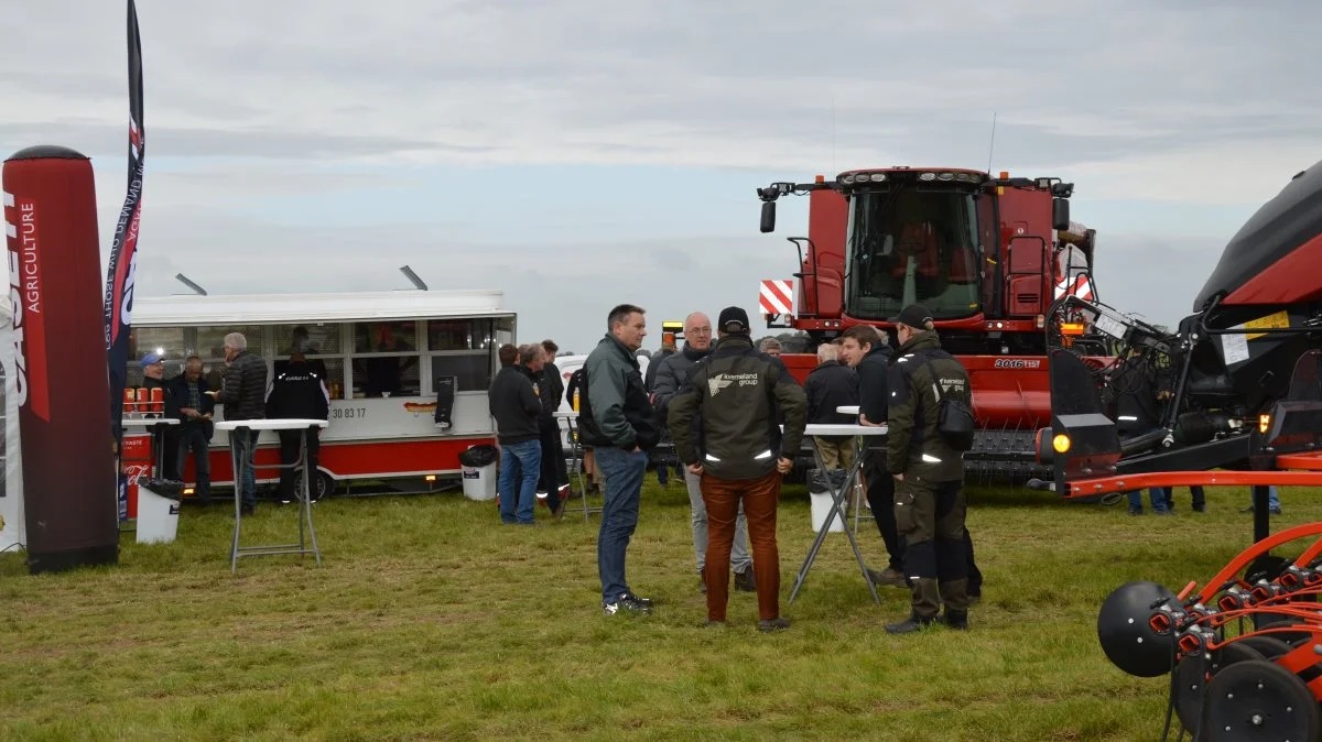 Flere lokale planteavlere mødte op til en faglig snak i marken.

