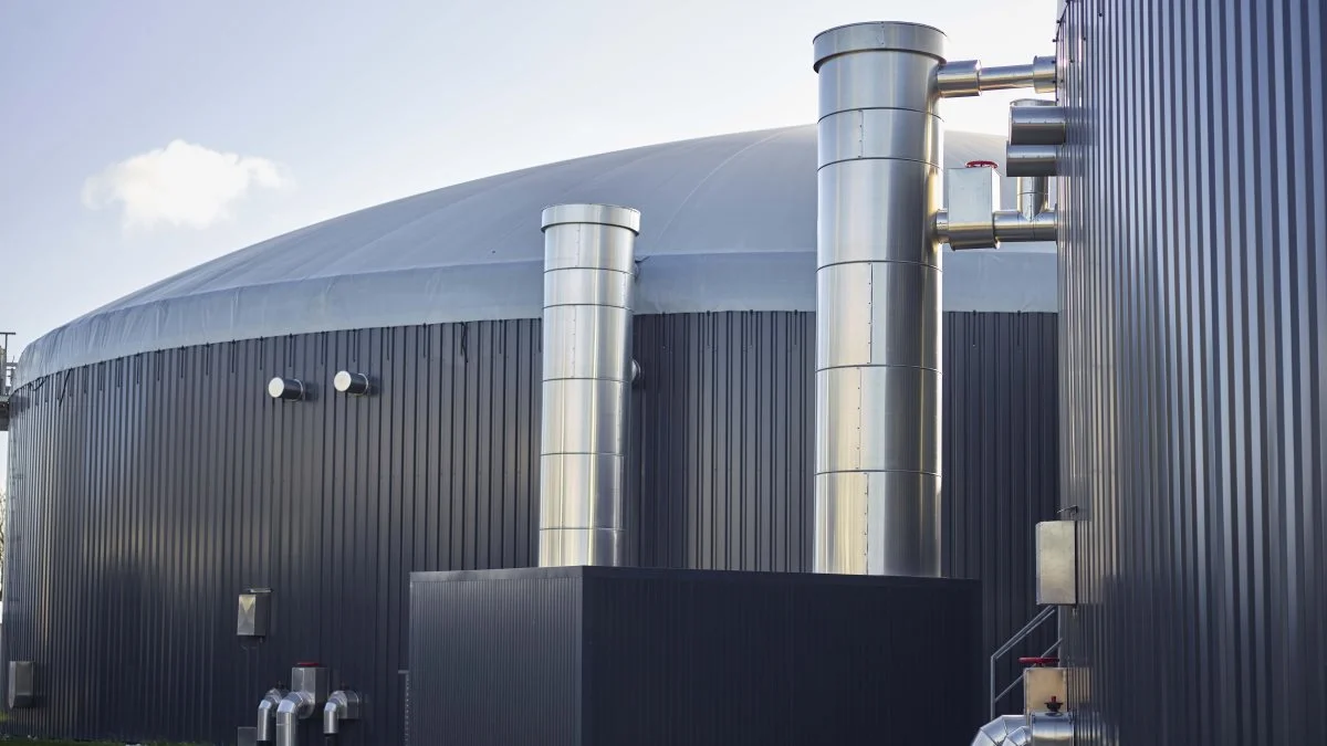 Vestjyllands Andel, Jysk Energi og Langfristet Erhvervsfinansiering, som hidtil har udgjort Danish Bio Commodities og herunder DBC Invest, kan nu byde velkommen til endnu en aktionær i ejerkredsen. Samtidig tegner Vestjyllands Andel og Jysk Energi ny kapital i de to selskaber.
