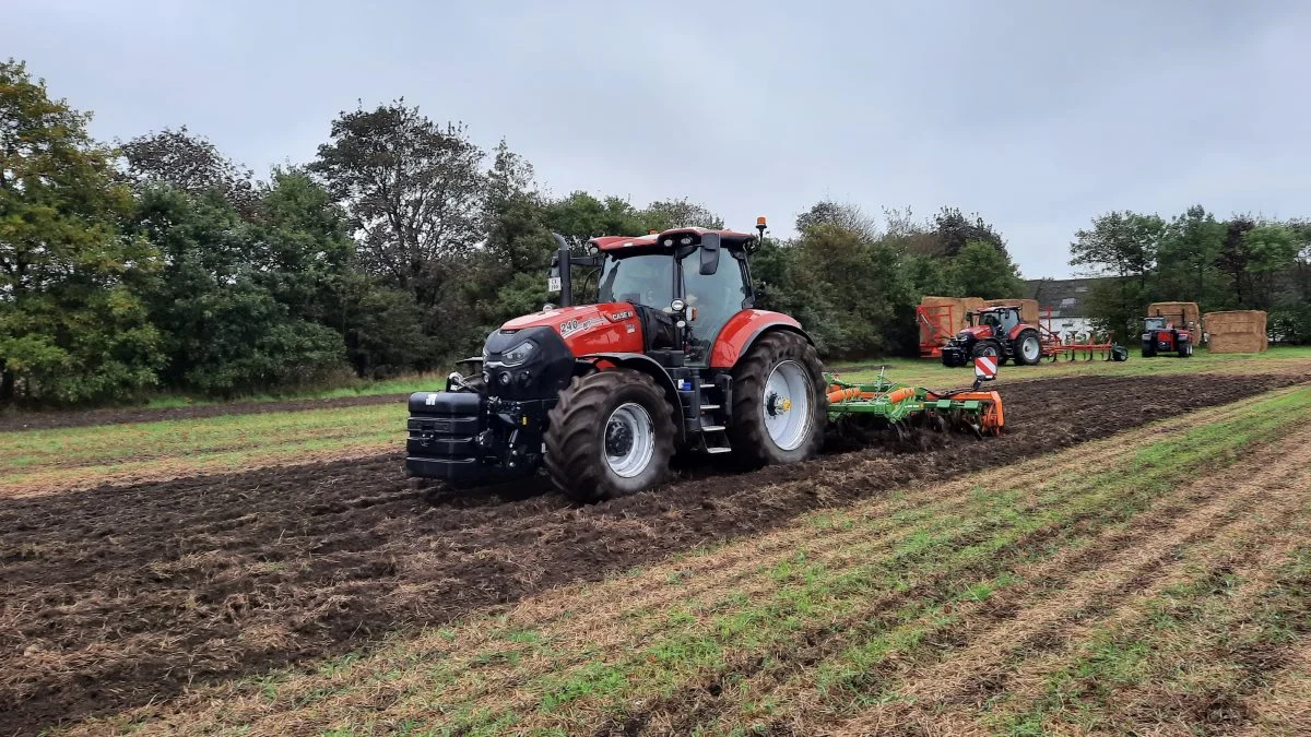 Case IH-traktorerne kom i aktion i marken med redskaber fra blandt andet Amazone. Foto: John Ankersen