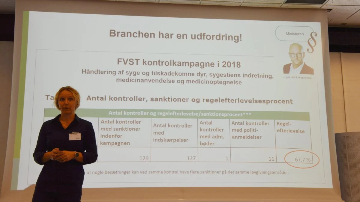 - Ministeren kigger altså ned på branchen og siger: - I gør det ikke godt nok, lød det indledningsvist fra Helle Lahrmann fra Seges Svineproduktion, da hun i et indlæg ved konferencen »Fagligt Nyt« opfordrede rådgivere til at støtte op og sætte fokus på håndtering af syge- og tilskadekomne dyr ude i besætningerne. Foto: Camilla Bønløkke