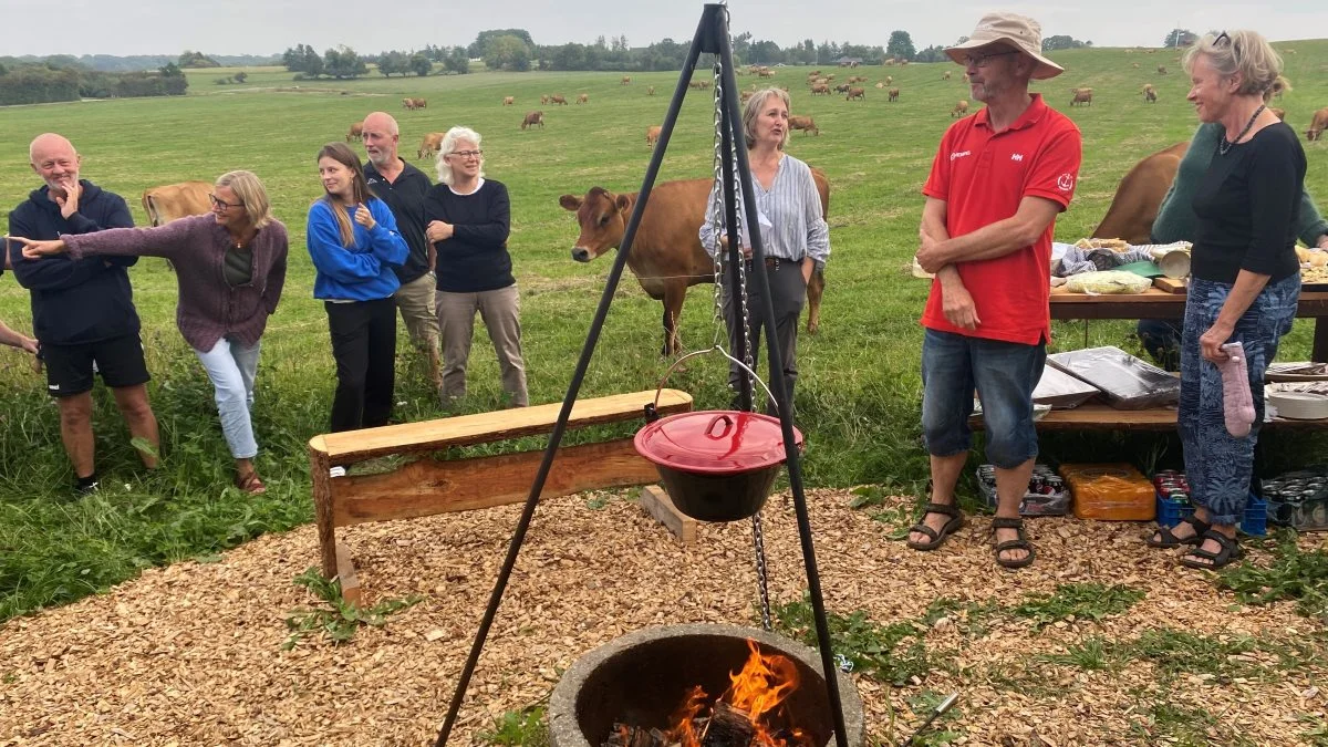 Havefællesskabet Pastinakken inviterede følleborgere og andet godtfolk til høstfest, hvor nysgerrige kunne smage på havens høst. Foto: Djursland Landboforening