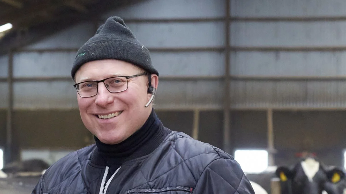 Peter Niss, mælkeproducent ved Nibe i Nordjylland, er i første omgang glad for, at der er indgået et bredt forlig. Alligevel kan han ikke lade være med at bekymre sig over, hvad aftalen kommer til at indebære for ham. Arkivfoto: Tenna Bang