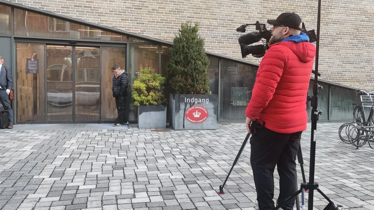 Medieopbuddet til første dag i Minkkommissionen ved Retten på Frederiksberg var stort i går. Foto: Lasse Ege Pedersen