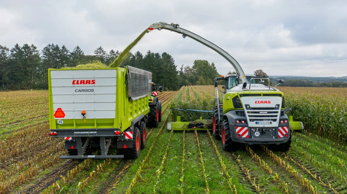 Udover Claas Jaguar 970 finsnitter demonstreres også Claas Cargos 760 frakørselsvognen, der har galvaniseret vognbund med kraftige flatlink-bundkæder med høj brudstyrke.
