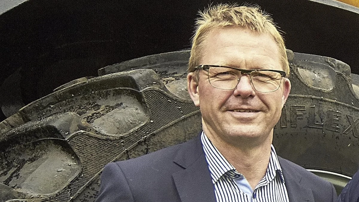 Hvis man er landbrugsuddannet og gerne vil i gang for sig selv, kan en maskinstation være en genvej mod etablering, for der er flere fordele i forhold til den store investering, som det vil være at skulle købe en gård, påpeger Bent Juul Jørgensen, direktør for Danske Maskinstationer & Entreprenører (DM&E).