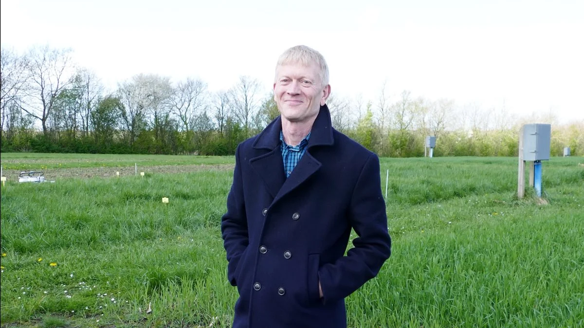 Professor Uffe Jørgensen fra Aarhus Universitet tordner mod et-årige afgrøder. -  Vi spilder op mod halvdelen af vores dyrkningssæson på ikke at have fotosyntese, lyder det. Foto: Bøje Østerlund