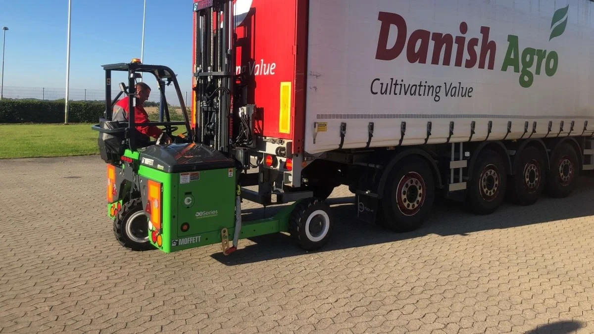 Grovvareselskabet Danish Agro er begyndt at udskifte sine traditionelle diesel-trucks med el-trucks. 