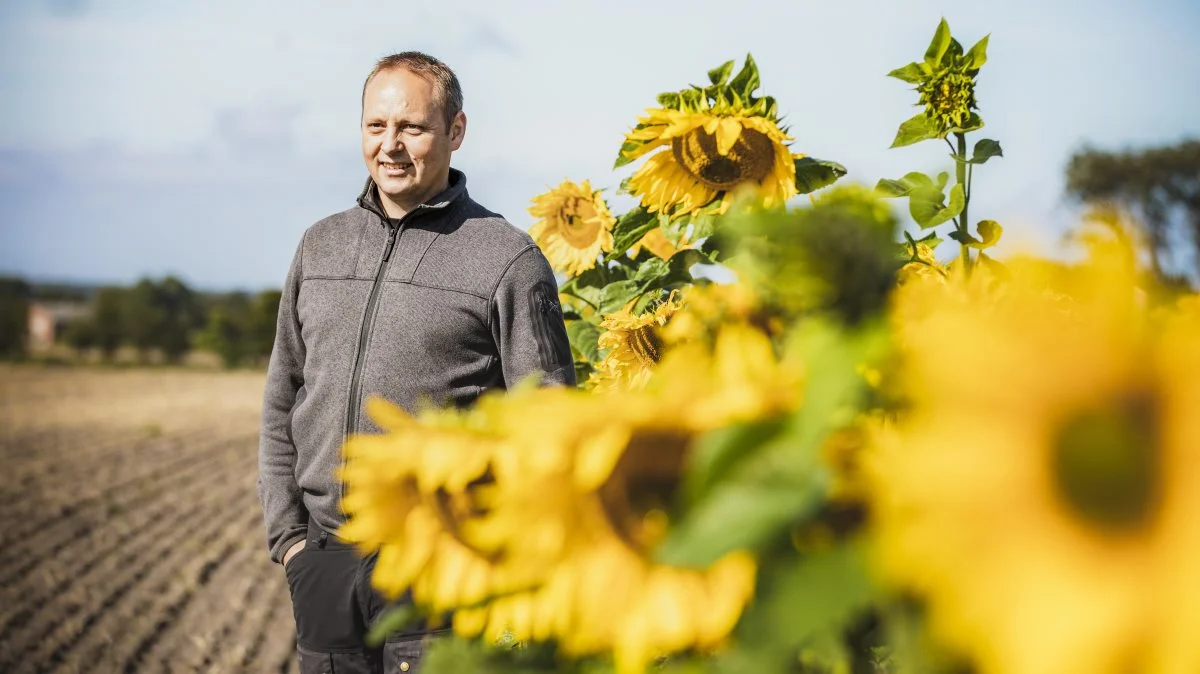 - Vi er stolte af det, vi laver og vil gerne vise det frem, siger Mark Rokkedahl, som lægger jord til DM i pløjning. Privatfoto