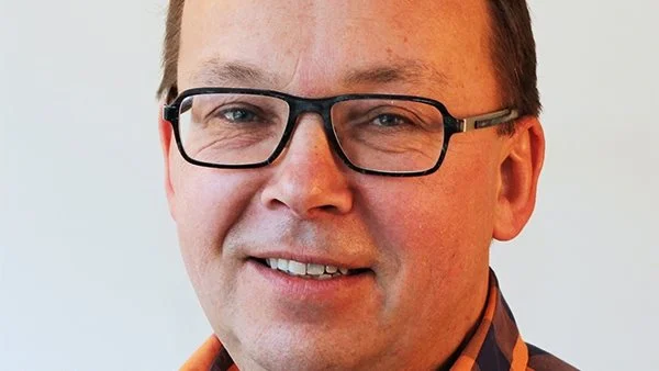 De nuværende ejendomsvurderinger stammer tilbage fra 2011-2012, hvilket betyder, at overdragelsesværdien til børnene ikke er ændret siden. Det giver mulighed for skattebesparelser, men vinduet lukker snart, oplyser Bent Thuehøj, chefrådgiver i Velas Økonomi.