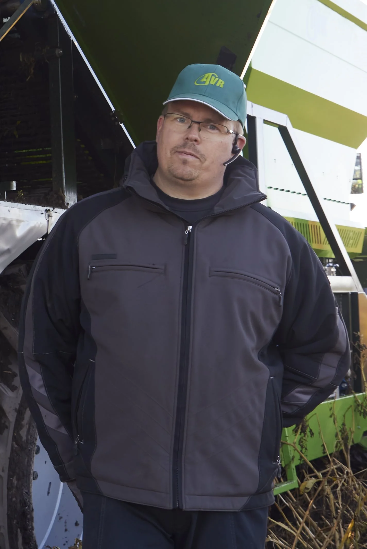 Claus Holm, produktspecialist i kartoffeludstyr og ansvarlig for Weko Agro Machinerys, orienterede om de to AVR-optagere. Foto: Tenna Bang 