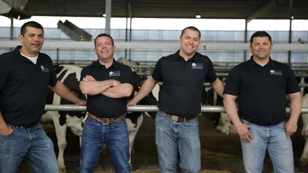 Clay, David, Ken og Mike McCarty er fjerdegenerations-mælkeproducenter, som forældrene sikrede en fremtid indenfor landbruget ved at flytte fra deres lille farm på østkysten længere ind i landet, hvor de i dag driver fire farme med omkring 9.000 køer. Derudover er de partnere i selskabet MVP Dairy LLC i Ohio med 3.900 malkende køer. Foto: MVP Dairy LLC