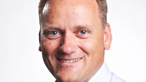 - Nogle er udfordret, andre har det rigtig svært, men det skal nok vende igen, lyder det fra Kristian Nielsen, afdelingschef for Svin og Byg i Velas. Foto: Velas