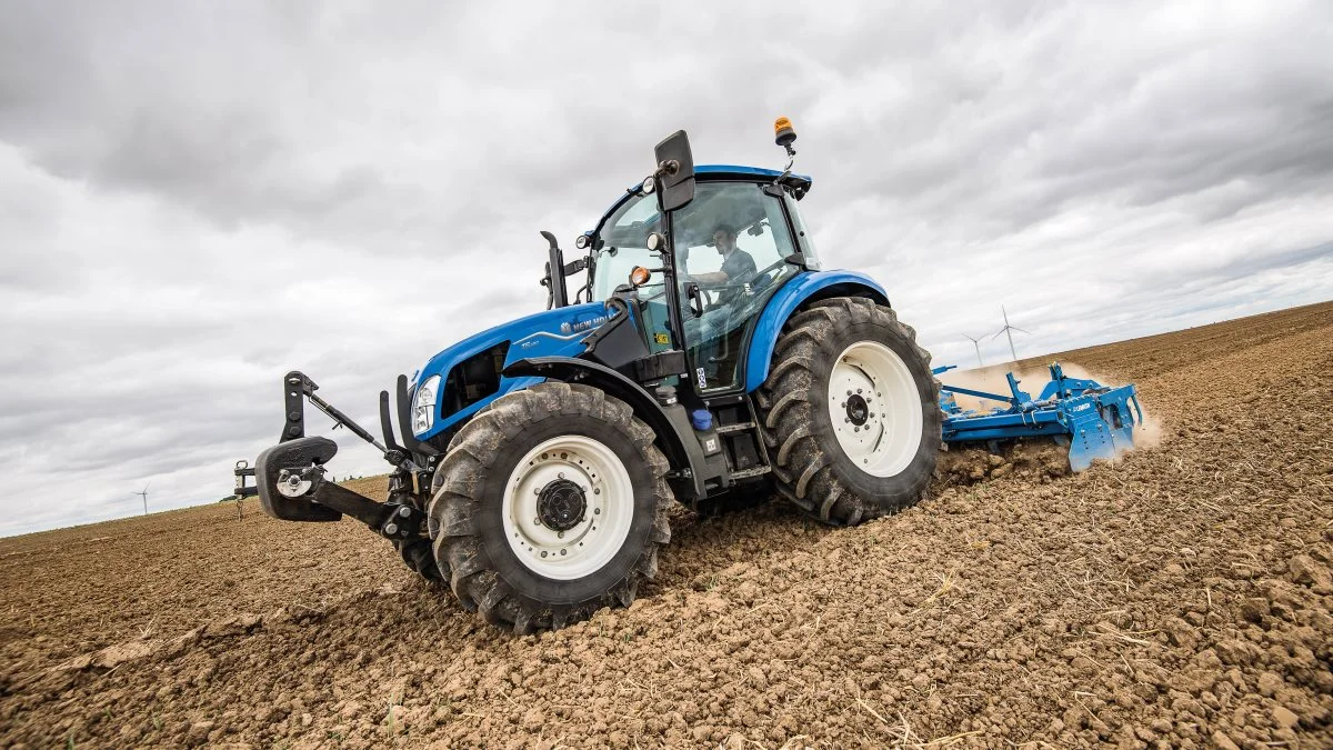 New Holland lancerer T5 Utility Stage V og T5 Electro Command Stage V- traktorserier fås nu med opgraderet ydelse. Blandt andet tilbydes New Holland T5 Utility-traktorserien med ekstra 5 hk og plus 10 procent drejningsmoment. Pressefoto