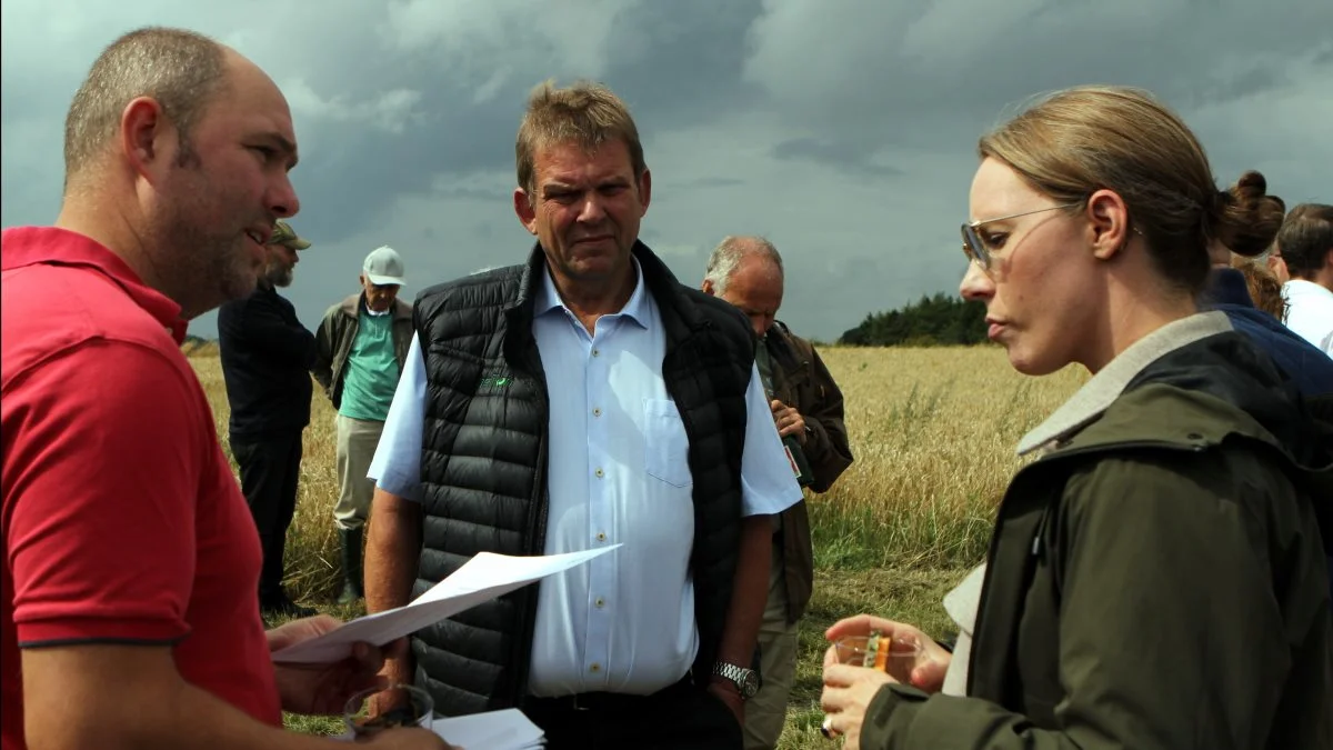 Landmand Henning Madsen (tv) konfronterede i starten af august miljøminister Lea Wermelin med sine frustrationer omkring BNBO-processen. Foto: Lasse Ege Pedersen