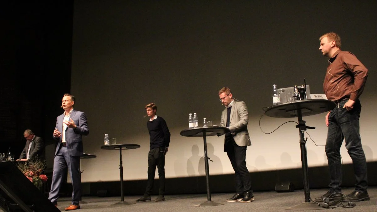 Ved et seminar, der fandt sted onsdag formiddag, diskuterede et panel af unge svineproducenter forskellige emner med formanden og sektordirektøren i Landbrug & Fødevarer Gris. Fra højre er det svineproducenten Martin Boe Madsen fra Fyn, Kristoffer Hald fra Lemvig-egnen og driftslederen Jakob Nielsen fra Horsens-egnen. Fotos: Morten Ipsen   