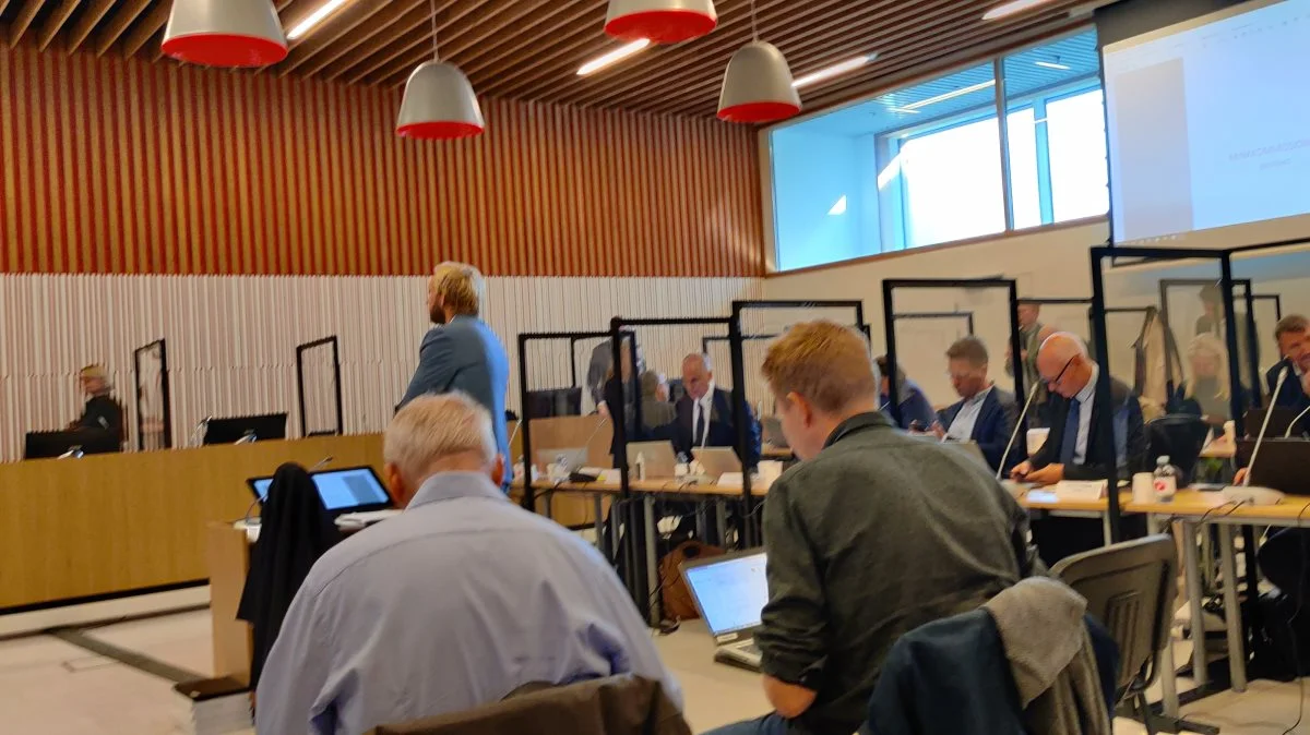 Fredagens afhøringer ved Minkkommissionen afslørede, at man også i Erhvervsministeriet havde lagt op til, at minkerhvervet skulle gå i dvale i 2021, men uden at man aflivede raske avlsdyr. Minkkommissionen indkaldte fredag som noget nyt erhvervsminister Simon Kollerup til afhøring i sagen. Foto: Lasse Ege Pedersen