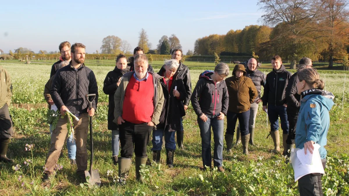 En god samling af eksperter og landmænd mødtes i sidste uge på Ravnholt Gods på Midtfyn til en status af pilotprojektet om at forenkle efterafgrødereglerne. Fotos: Henriette Lemvig