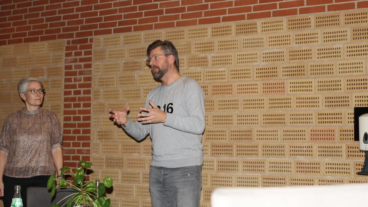 Julie Torp-Thomsen, planteavlschef i Østdansk Landboforening, fungerede som ordstyrer på mødet, hvor Henrik Lund, administrerende direktør i Naturli’ Foods, fortalte om de grønne tendenser hos især den yngre generation. Foto: Jesper Hallgren