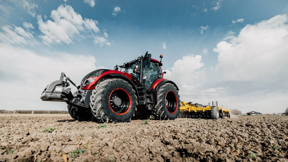Valtra løber med sejren som Danmarks mest solgte traktor i oktober måned. Det er første gang, at mærket ligger nummer et på månedstraktorstatistikken. Blandt andet har Valtra N175S og Valtra T235S braget igennem. Arkivfoto