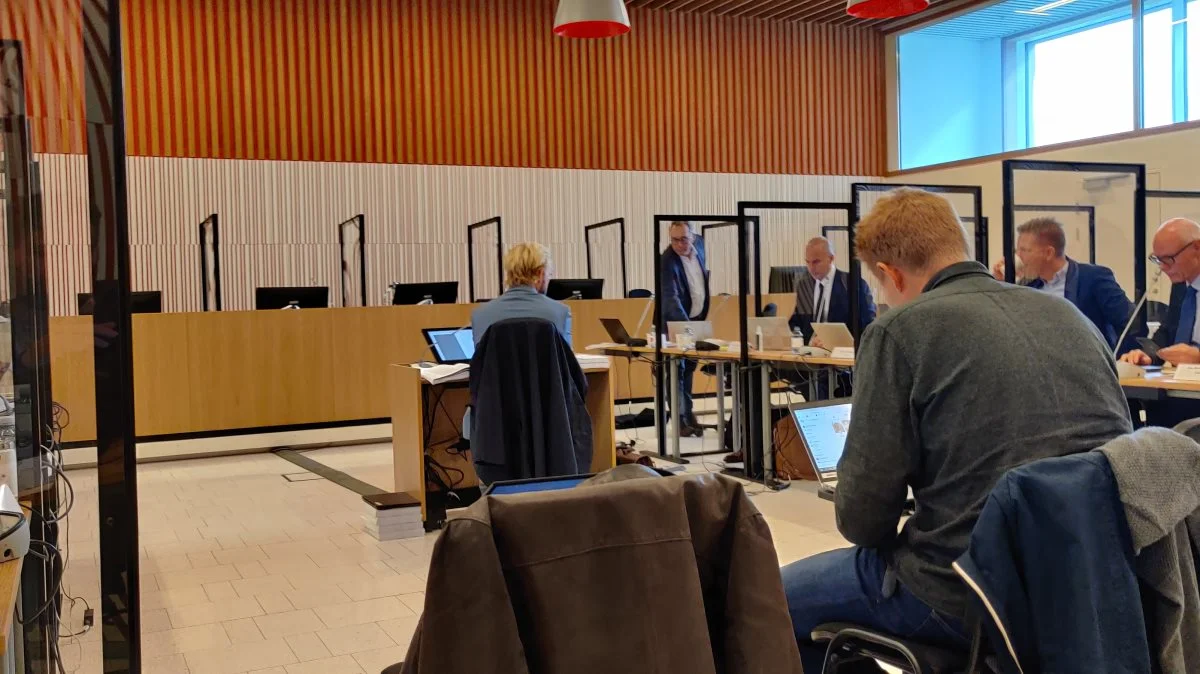 Der er travl aktivitet i Minkkommissionen for tiden, og afhøringerne fortsætter lørdag med et vigtigt vidne i stolen i form af afdelingschef i Fødevareministeriet, Tejs Binderup. Foto: Lasse Ege Pedersen