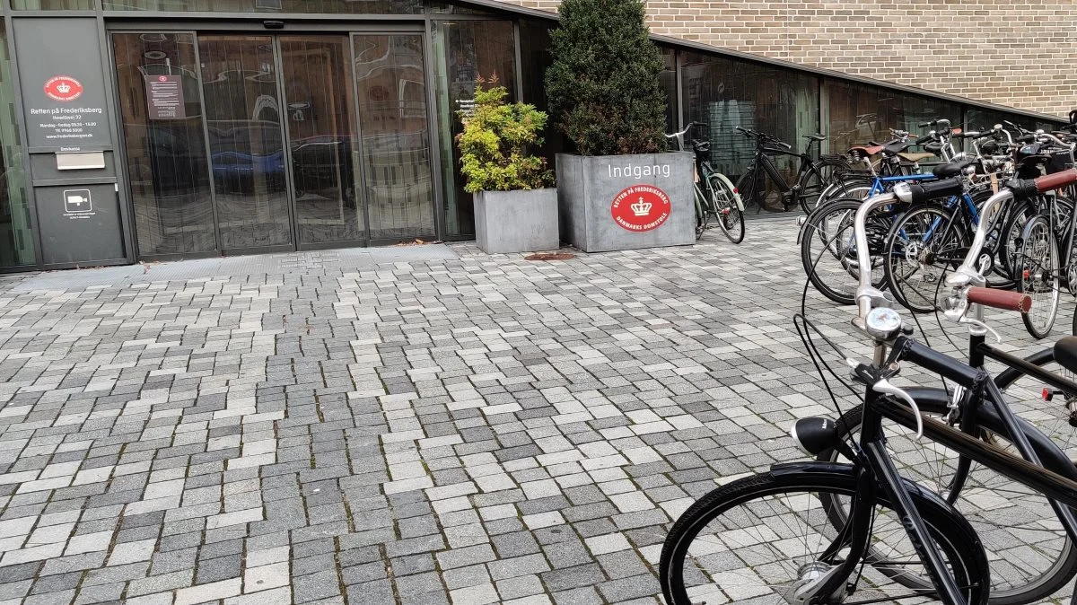 Mogens Jensen ankom på cykel til Retten på Frederiksberg, hvor minkafhøringerne foregår i disse dage. Foto: Lasse Ege Pedersen
