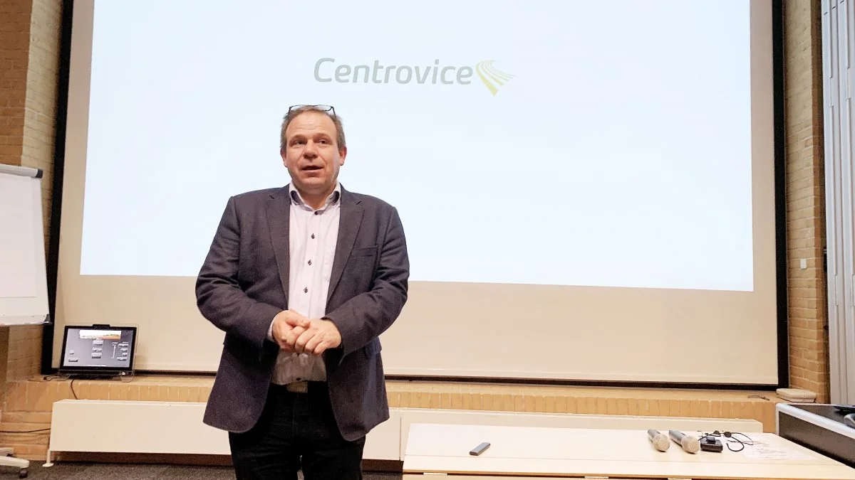 Formand for Bæredygtig Grundvandsbeskyttelse, Ulrik Lunden, går på talerstolen, når foreningen den 26. november holder stormøde hos VKST i Sorø.