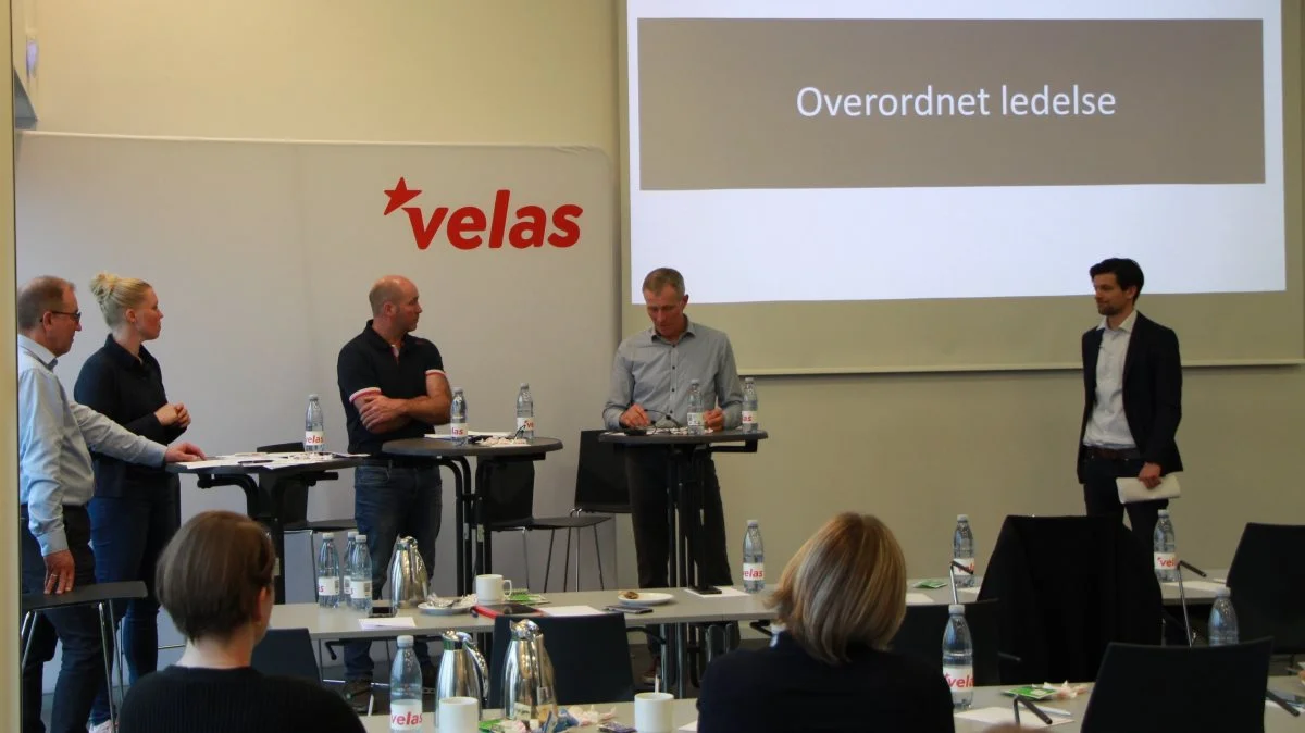 Mælkeproducenterne Palle Bjerggaard (nr. 2 fra højre) og Johan Haugaard Høyer (midt for) går direkte efter økonomien, når de stiler efter at skabe gode resultater, fortalte de på en konference i torsdags. Foto: Velas