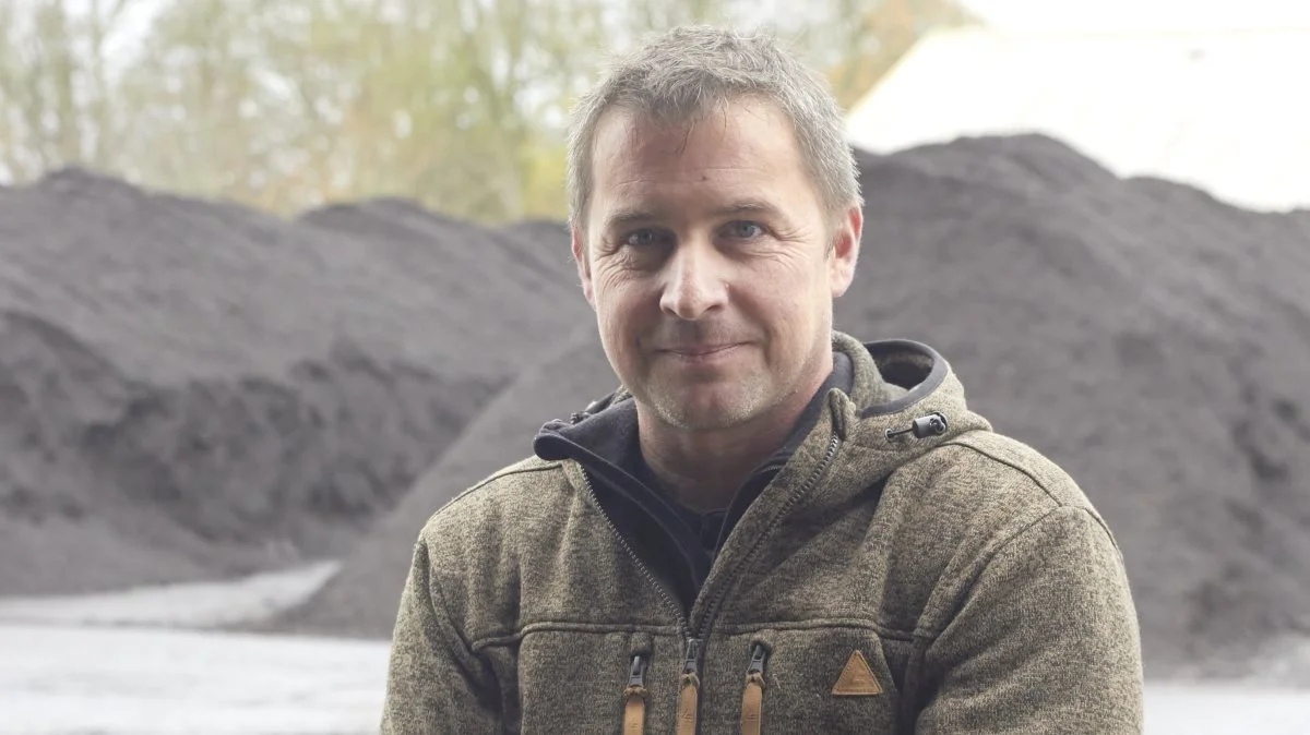 Ny Vraa Bioenergy bruger ikke kun deres pileflis til varmeværker, men også som pilekompost.