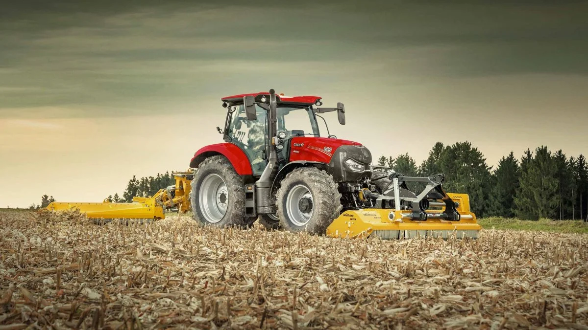 Maxxum modellerne fås nu i tre specifikationspakker. Maxxum og Maxxum Multicontroller traktorer kan bestilles med selection-pakken, mens Maxxum, Maxxum Multicontroller og Maxxum CVXDrive traktorerne også fås med Advanced-pakken. Pressefoto