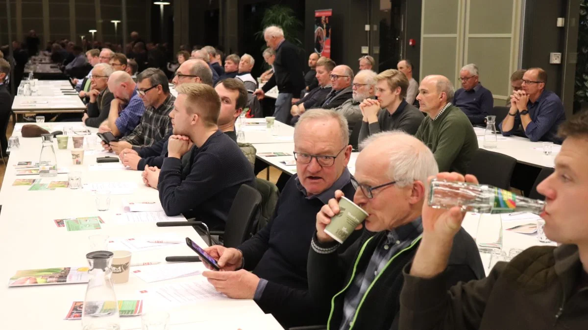 En kort pause på det netop afholdte planteavlsmøde hos VKST i Sorø. Det velbesøgte møde blev gentaget tre gang - den ene gang i Nykøbing Falster. Fotos: Jørgen P. Jensen