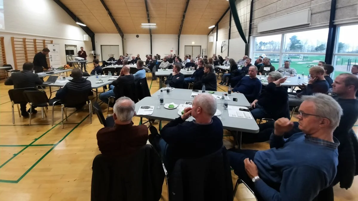 Godt 50 landmænd deltog i EDF-stormødet, der blev holdt i Rødkærsbro Hallen i forlængelse af et bedriftsbesøg ligeledes ved Rødkærsbro. Foto: John Ankersen