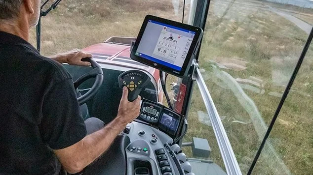 Kul/finfiltrene har et andet prisniveau end standardfiltrene, men giver til gengæld et væsentlig bedre arbejdsmiljø og -klima i kabinen og dermed bedre beskyttelse af føreren, lyder det fra Seges. Arkivfoto