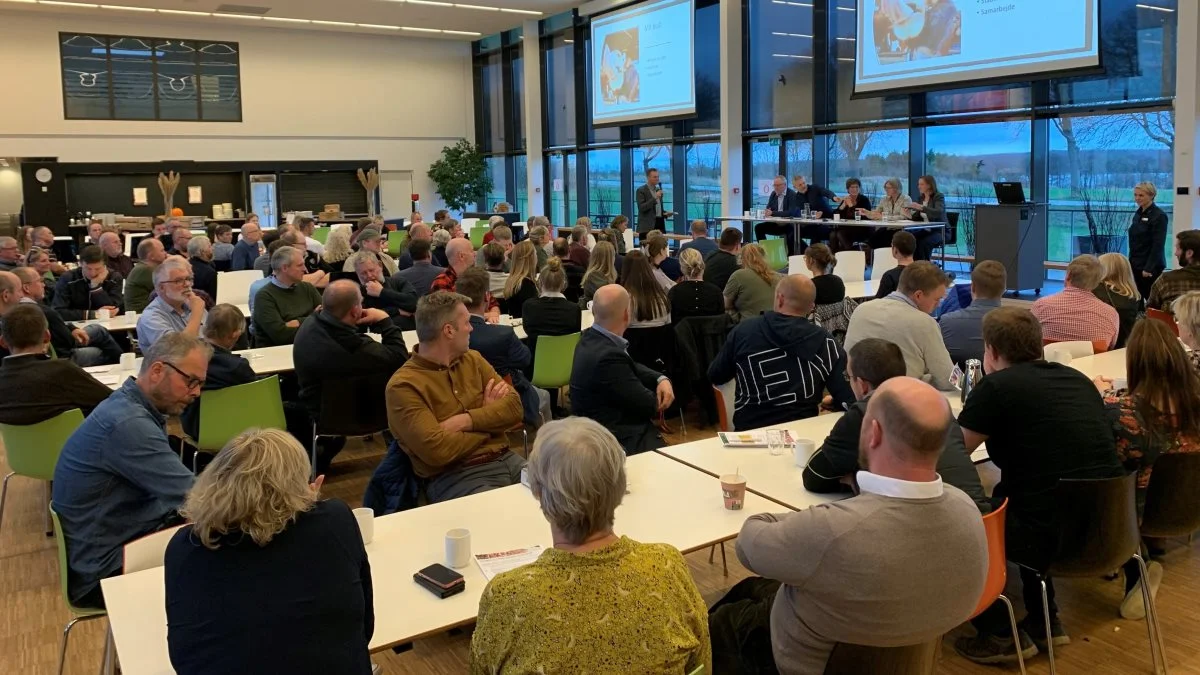 Godt 100 deltagere var på plads hos VKST i Sorø, hvor kvægproducenterne både var samlet til fælles indlæg og delt op i mindre grupper, der havde fokus på konkrete emner. Foto: Jesper Hallgren