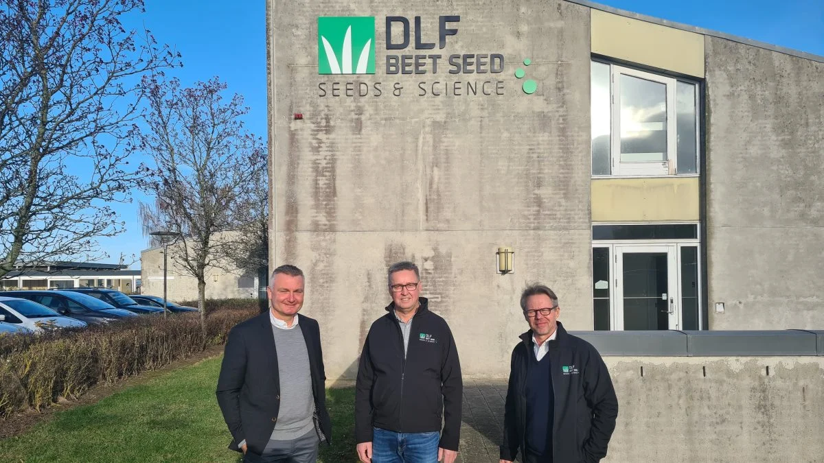 Der er grund til at smile med udsigt til fremtiden hos DLF Beet Seed. Her ses fra venstre administrerende direktør Hans Christian Ambjerg, salgschef Ole Lauridsen og marketingschef Jesper Due-Pedersen. Foto: Henning K. Andersen