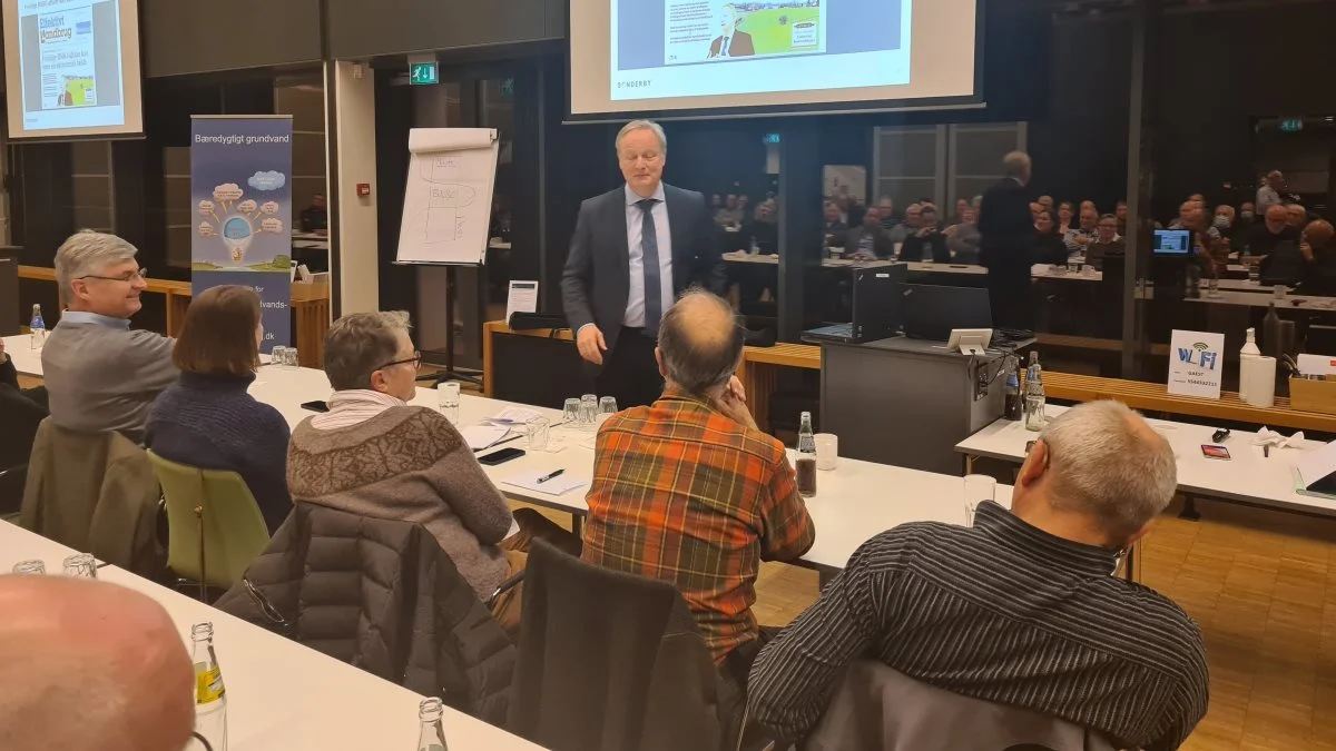 - Der er 300, der bakker op om BG's sag mod staten om BNBO'er. De går forrest, sagde advokat Hans Sønderby til foreningens informationsmøde.