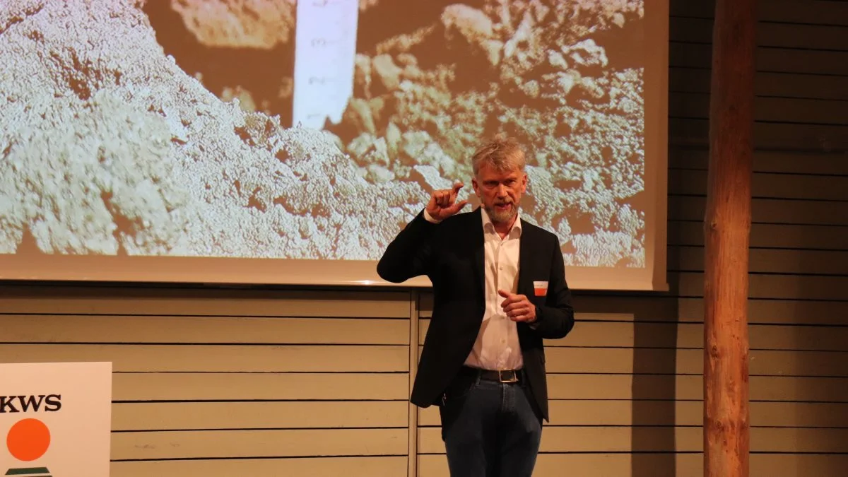 Elo West Larsen, divisionschef for sukkerroer hos KWS, gennemgik blandt andet de offentliggjorte sortsafprøvninger fra Nordic Beet Research (NBR). Foto: Jørgen P. Jensen