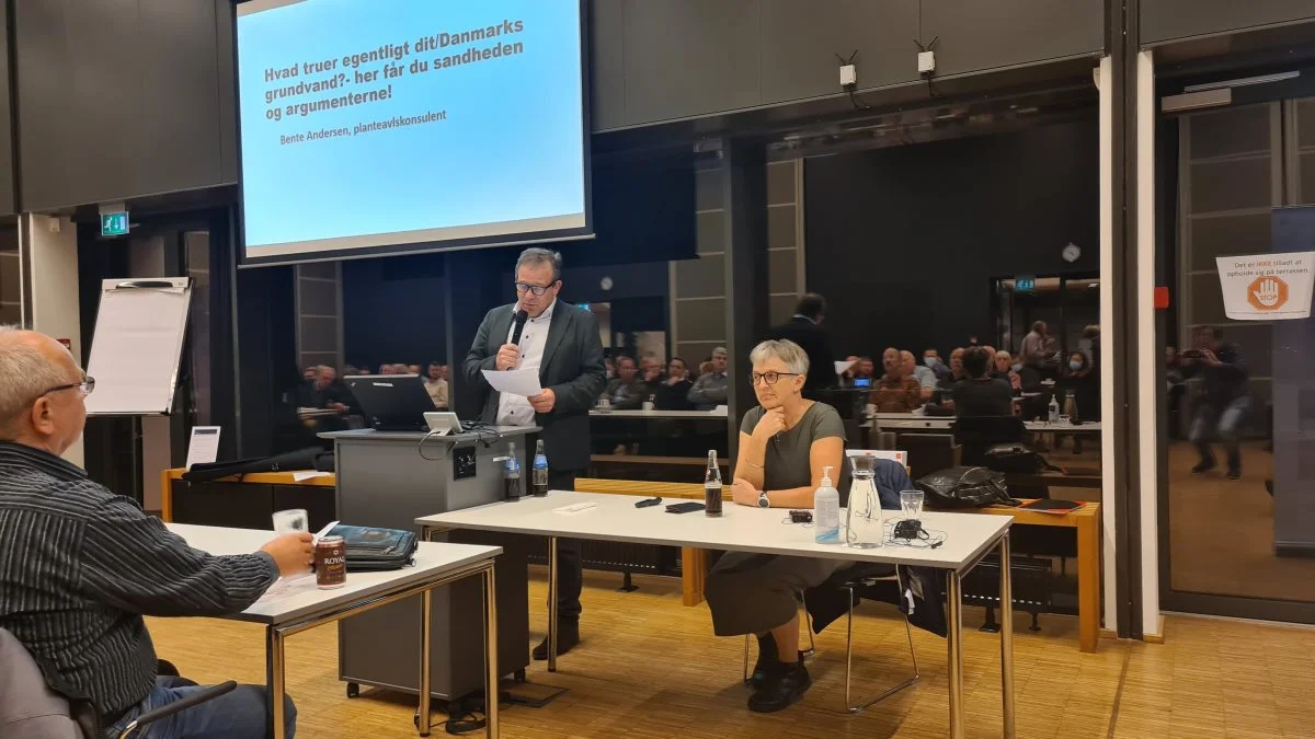 Formand for Bæredygtigt Grundvandsbeskyttelse, Ulrik Lunden, var godt tilfreds med fremmødet til arrangementet i Sorø. Her ses han sammen med foreningens faglige chef, Bente Andersen. Foto: Henning K. Andersen