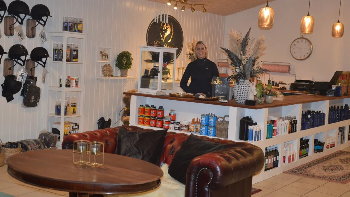 For Eva Overgaard har det i mange år været drømmen at drive eget ridecenter. Med forpagtningen af det tidligere Tåsinge Ridecenter driver familien både en rideudstyrsbutik og et ridecenter.
