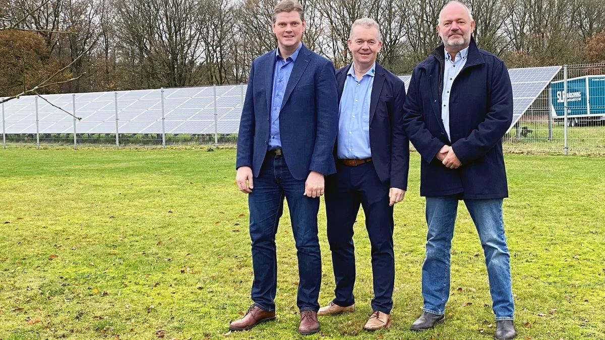 Holger Mikkelsen (th.) er ny driftsøkonom hos SLF. Her ses han sammen med lederen af driftsøkonomi Carsten Friis (tv.) og udviklingschef Anders Andersen.