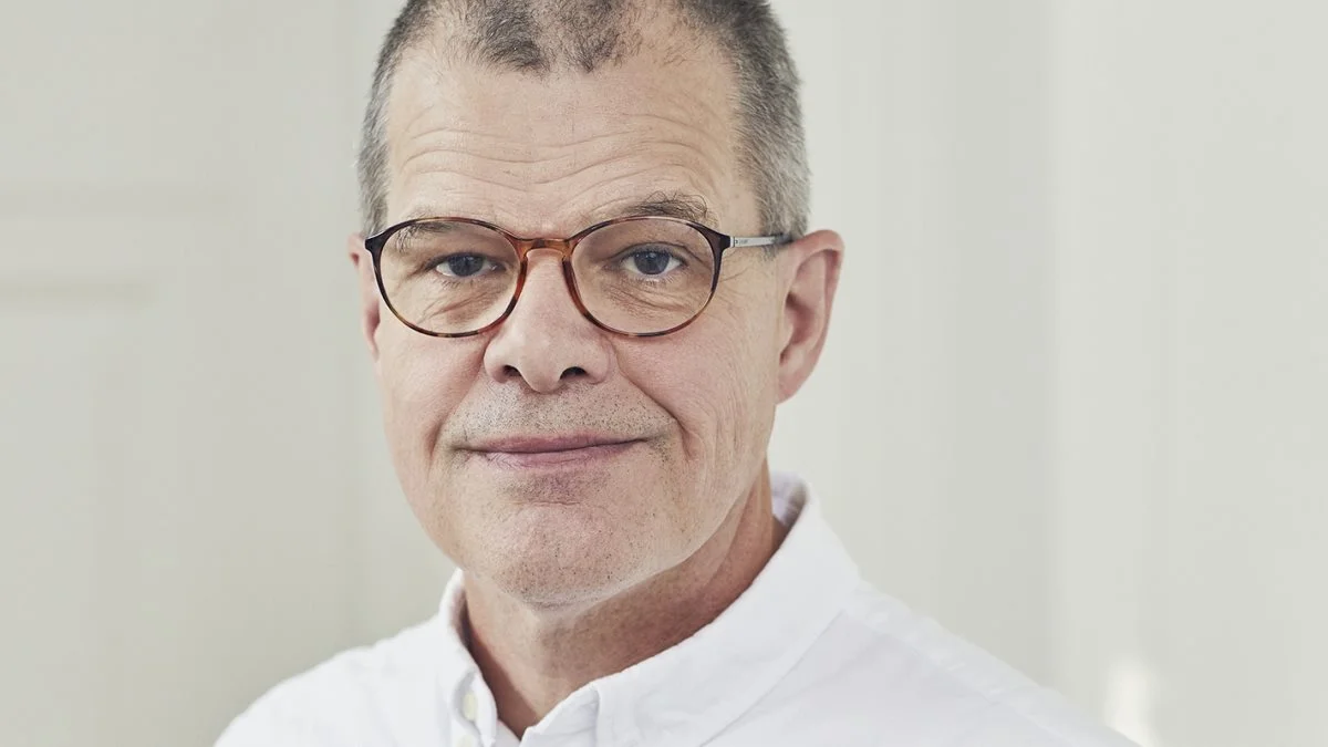 Under pressemødet, hvor regeringen annoncerede, at alle mink i Danmark skulle aflives, var daværende direktør i Statens Serum Institut, Kåre Mølbak, ikke skarp nok i retorikken, mente Per Okkels og Barbara Bertelsen. Senere kaldte Bertelsen Mølbak for en kujon, da han ikke ville stå på mål for anbefalingen om at aflive alle mink i Danmark. Foto: SSI
