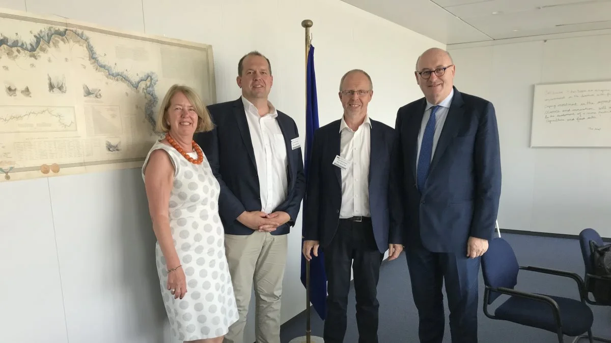 EU’s landbrugskommissær Phil Hogan tog tirsdag aften imod Christian Lund, formand for Landbrug & Fødevarer Kvæg og formanden for Mejeriforeningen, Steen Nørgaard Madsen, ved et møde i Bruxelles.