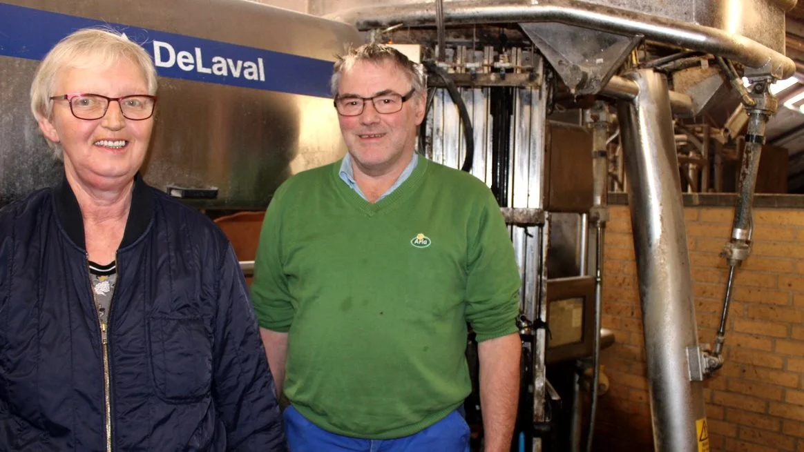 onja og Vagn Andersen ved Danmarks ældste aktive DeLaval VMS malkerobot. Siden ibrugtagning i november 2001 har den malket i næsten 150.000 timer svarende til mere end 90 arbejdsår for en ”almindelig medarbejder”. – Malkerobotten ændrede vores liv og gav os en frihed, vi aldrig havde kendt, fortæller parret.