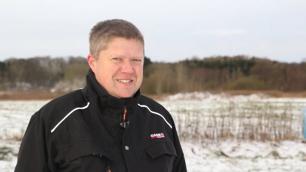 Claus Skjellerup fra Hestehavegaard i Verninge etablerede for fem år siden et minivådområde på sine arealer. I den kommende fremtid skal det afgøres, hvorvidt 15 hektar af hans areal skal udtages som lavbundsjord. I alt driver Claus Skjellerup cirka 700 hektar.