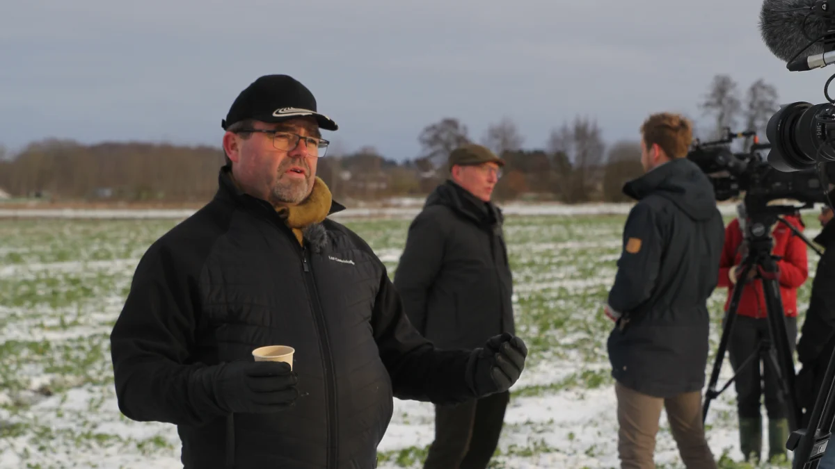 Pressen, herunder LandbrugFyn, var mødt talstærkt op, da Centrovice med formand Torben Povlsen i spidsen officielt indgik klimapartnerskab med Assens Kommune. Til højre formand for Miljø, Teknik og Plan, Dan Gørtz (V). Fotos: Henriette Lemvig