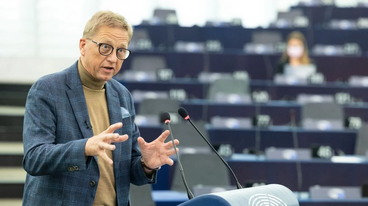 Der er stadig ting, der skal forbedres på området for dyretransporter, mener europaparlamentarikeren  Asger Christensen (V). Her ses han under debat i EU-Parlamentets plenarsal. Foto © European Union 2021 - Source : EP