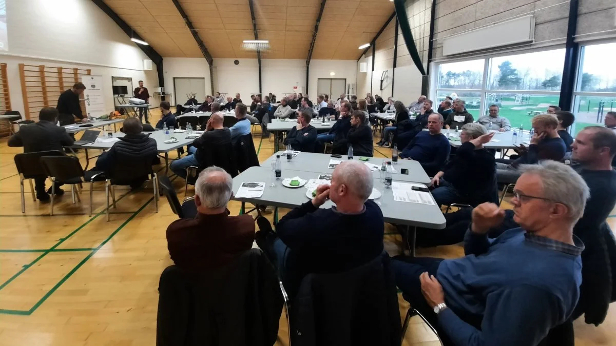 Godt 50 landmænd deltog i EDF-stormødet, der blev holdt i Rødkærsbro Hallen  i forlængelse af et bedriftsbesøg ligeledes ved Rødkærsbro, om formiddagen. Foto: John Ankersen