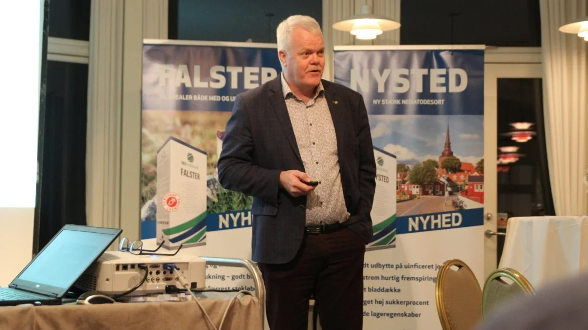 Henrik Møller, salgschef i Sesvanderhave, påpegede på julemødet i Maribo, at han blandt andet har store forventninger til firmaets nye sort, Falster. Foto: Jesper Hallgren